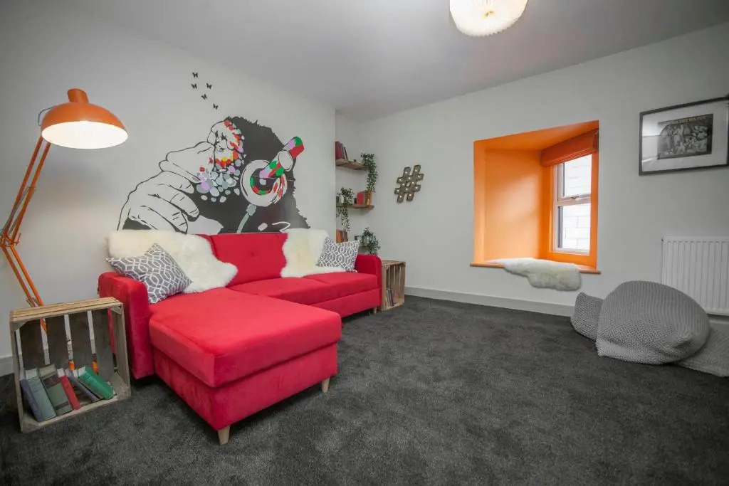 higgihaus #3a 4 Bed Big Groups Hip Location Sleeps 12