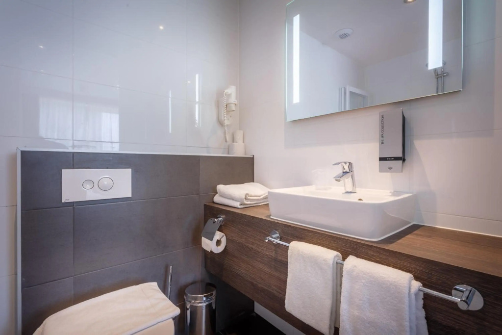 Joy Hotel