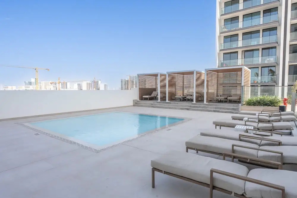 Vibrant 1-bedroom in JVC Sleeps 4 With Balcony