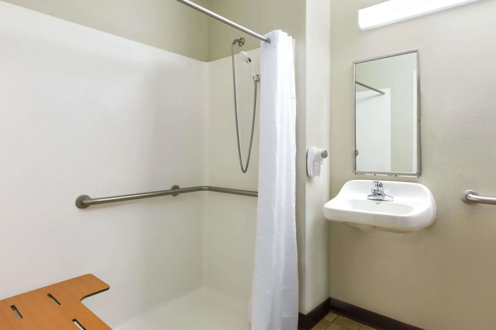 Microtel Inn & Suites by Wyndham Tuscaloosa Near University