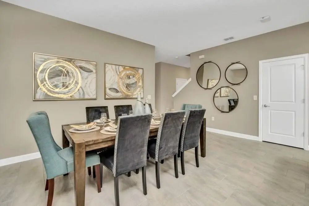 "boutique" Style Home Near Disney! 5 Bedroom Home by RedAwning
