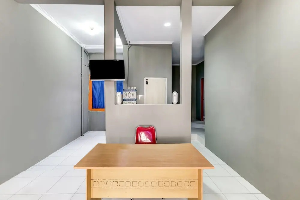 RedDoorz Syariah Near Tugu Gentan Jakal