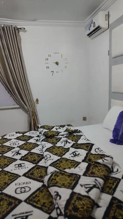 White Emirates Hotel and Apartment
