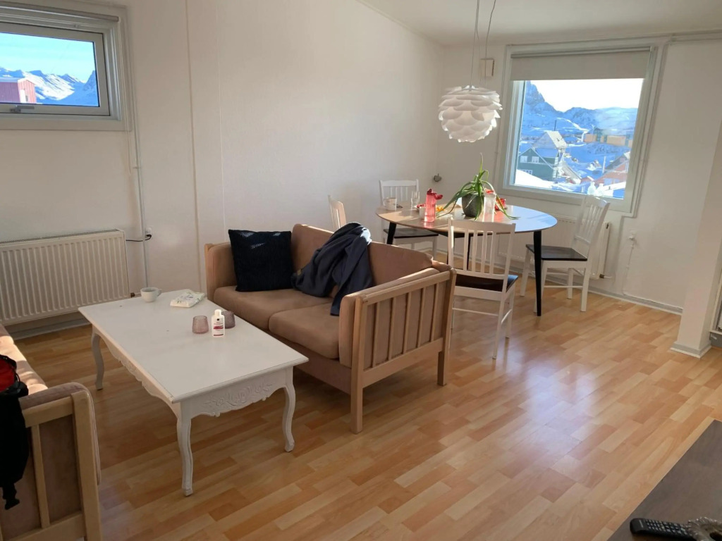 Isi4u apartments, snowmobile and dogsled