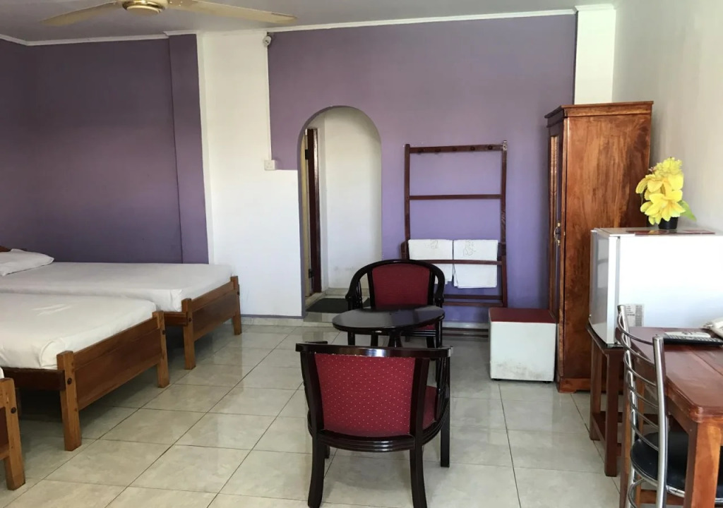 Gnaanams Hotel and Restaurant
