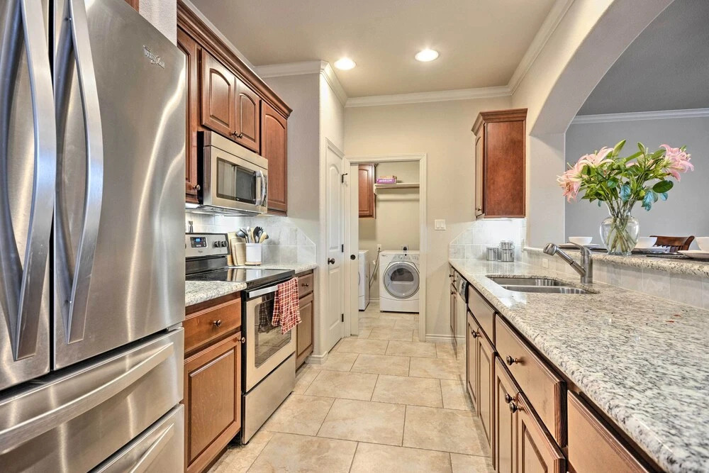 College Station Townhouse w/ Private Patio