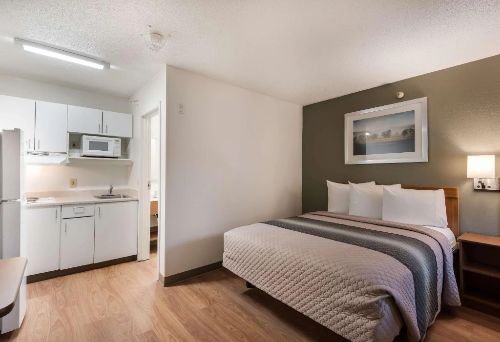 Birch Hill Suites Kansas City - Independence