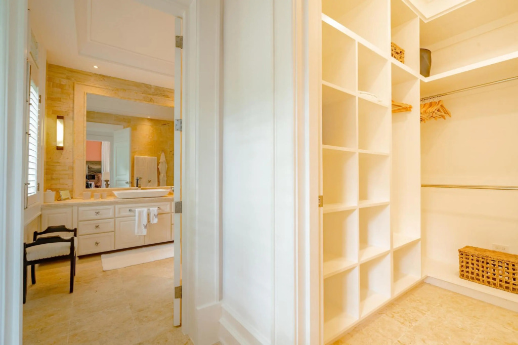 Luxurious Fully-staffed Villa With Amazing View in Exclusive Golf Beach Resort