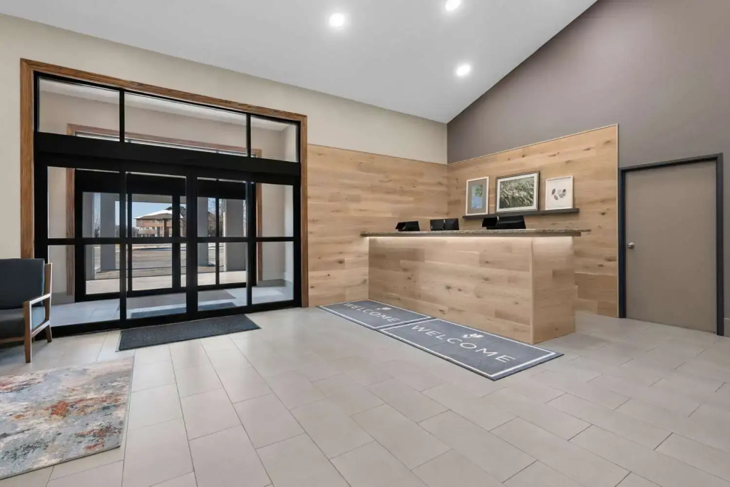 Country Inn & Suites by Radisson, Near The National Sports Center, Coon Rapids, MN