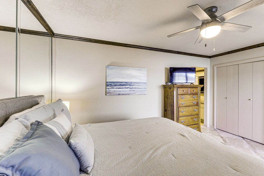 Hot Springs Condo on Lake Hamilton w/ Balcony!