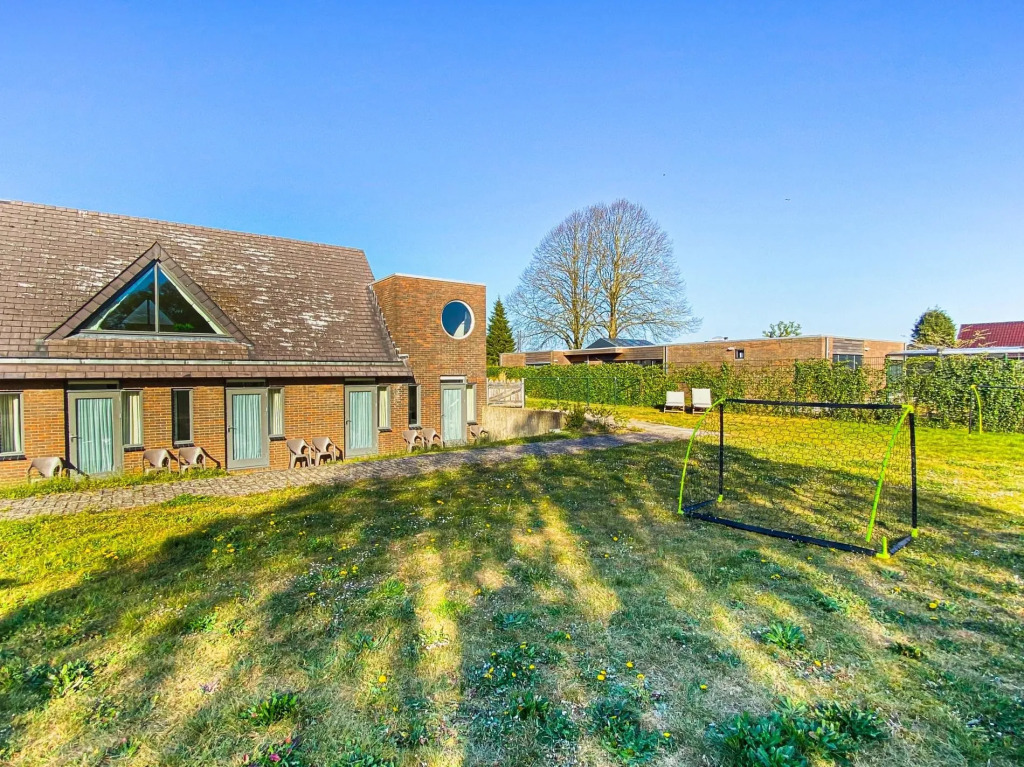 Spacious villa in Rijs near IJsselmeer and forest