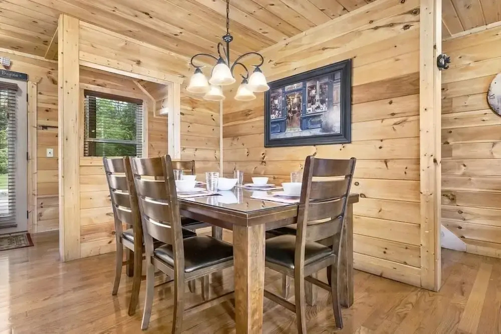 A Perfect Getaway 4 Bedrooms 4 Bathrooms Cabin
