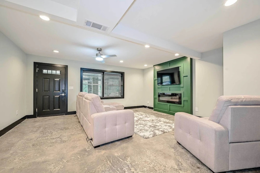 5 Mi to Mercedes-benz Stadium: Stylish ATL Retreat