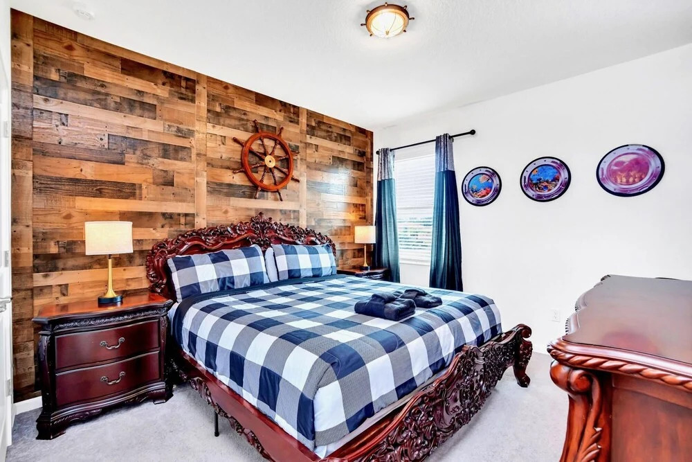 9BR Family Home w Pool Hot Tub- Near Disney