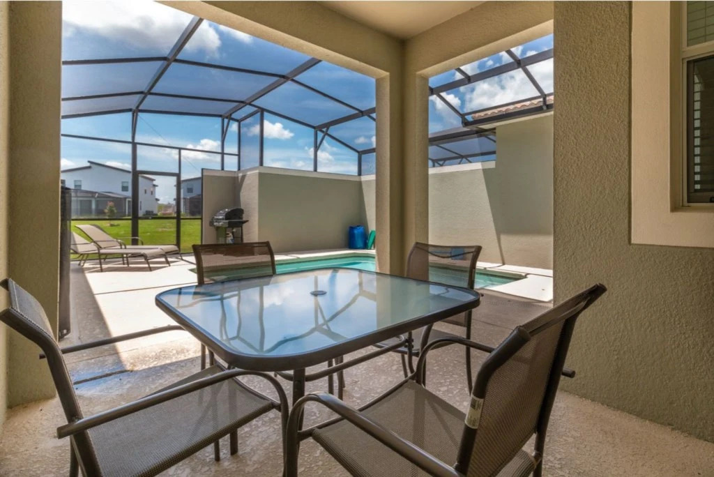 4 Bedrooms 3 Bathrooms Storey Lake 4853 Rc