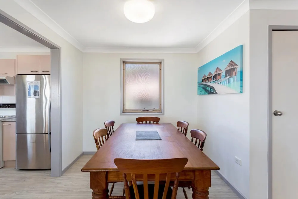 Ronald Avenue, Unit 2/36