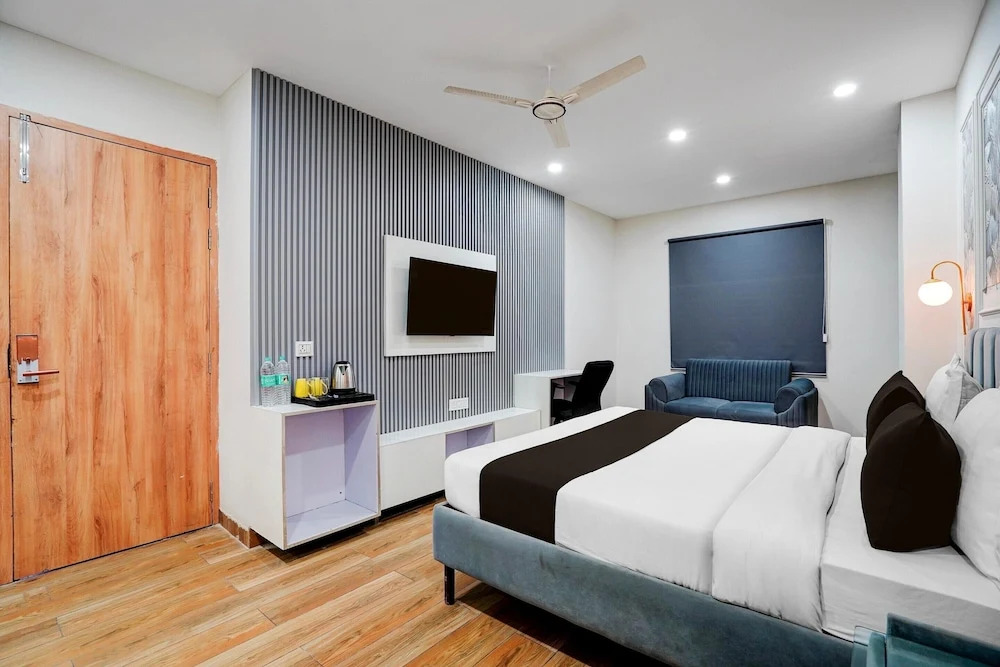 Townhouse Oak Sector 18 Metro Station Formerly Raasha Inn