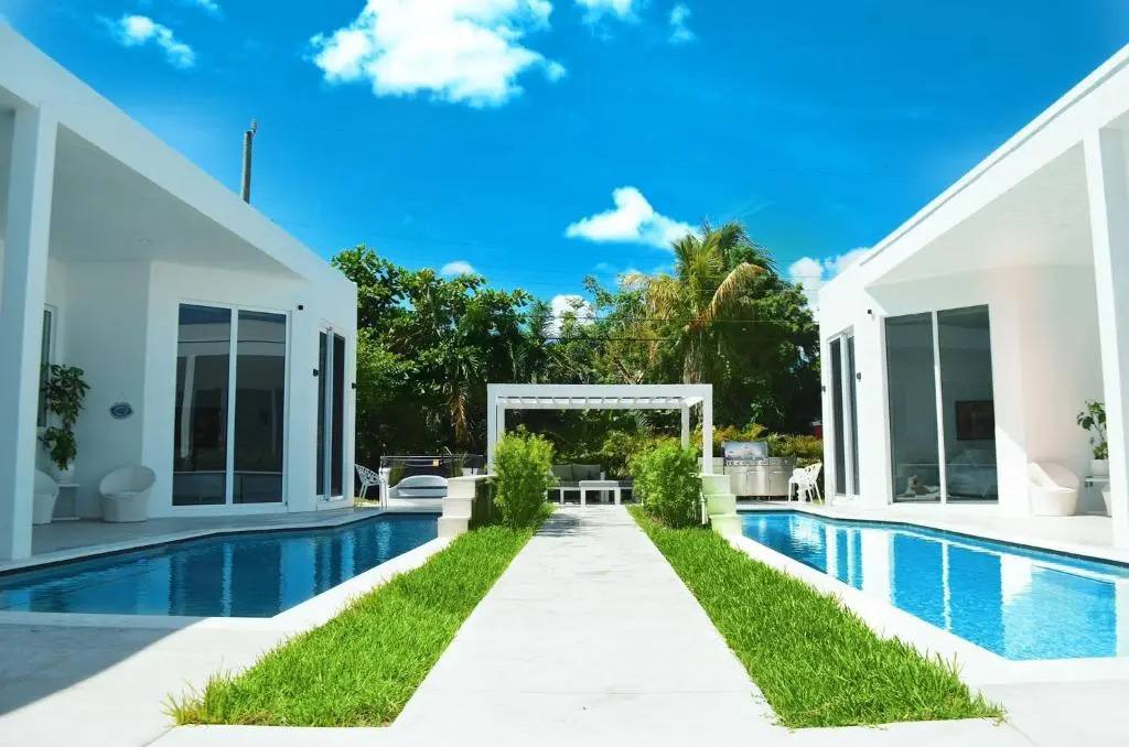 Men only clothing option guesthouse near Wilton Manors