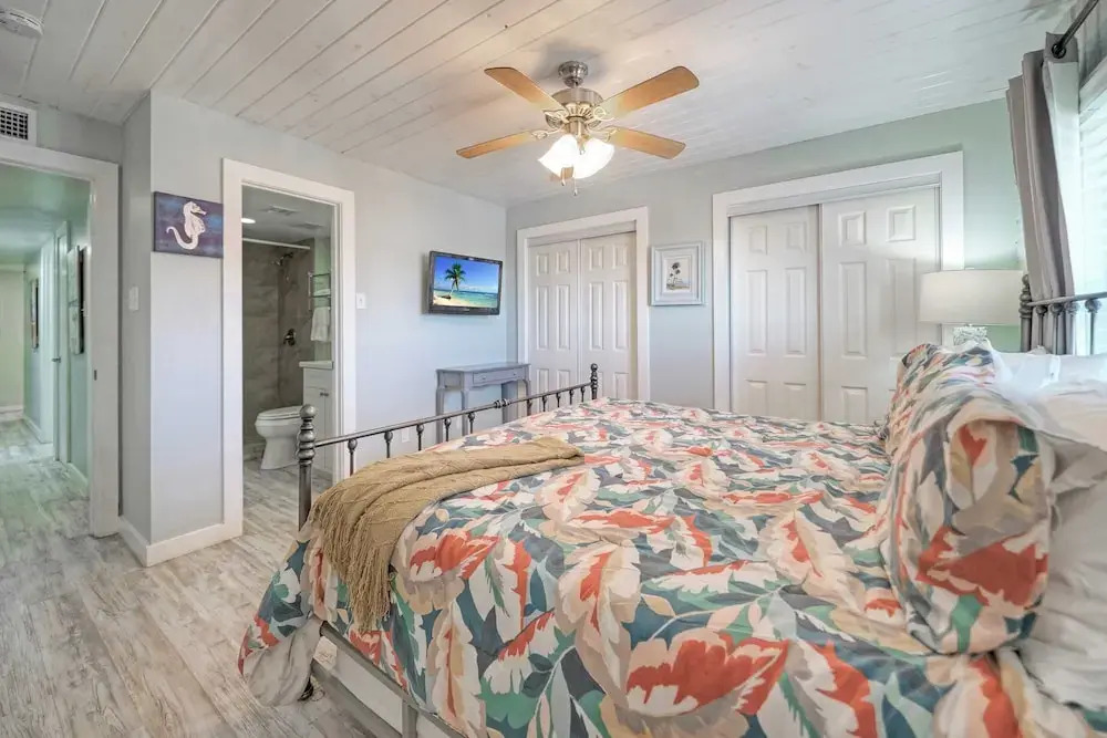 Sleeps 20 3 Condos w/ Beach Access, Pool, Tennis Courts Sea Sands Complex