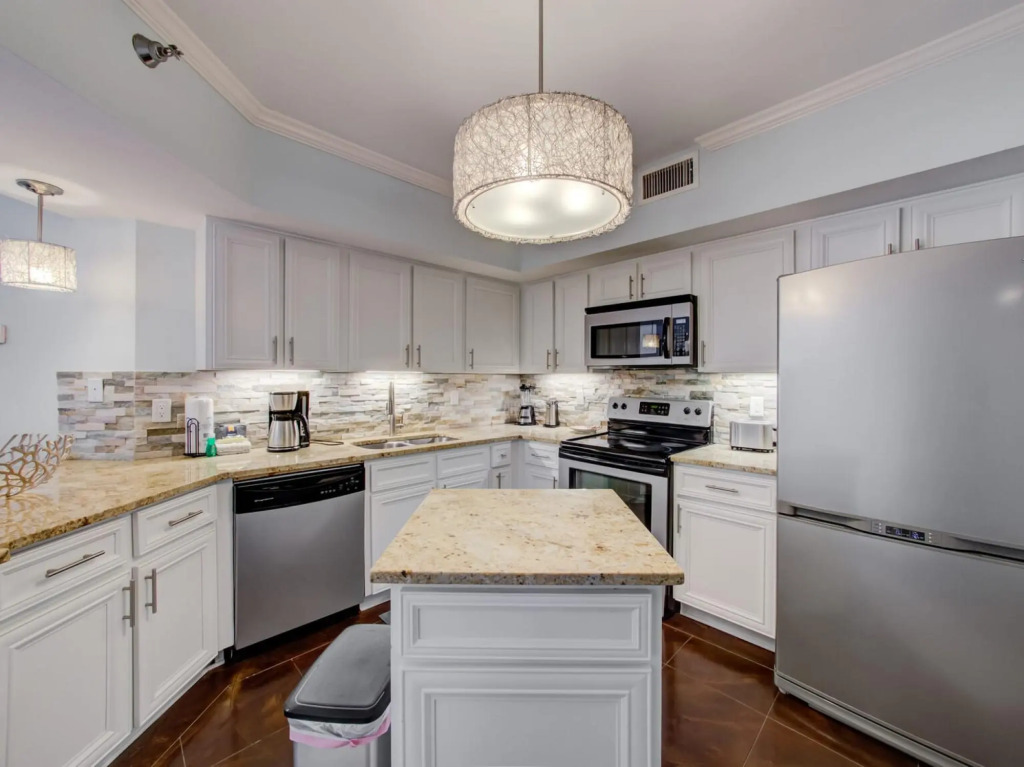 Gorgeous Penthouse 3 Bedroom Condo - Beach Front in Orange Beach