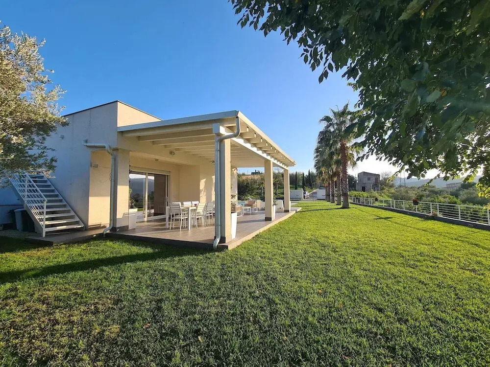 Holiday Home in Leonforte With Private Pool