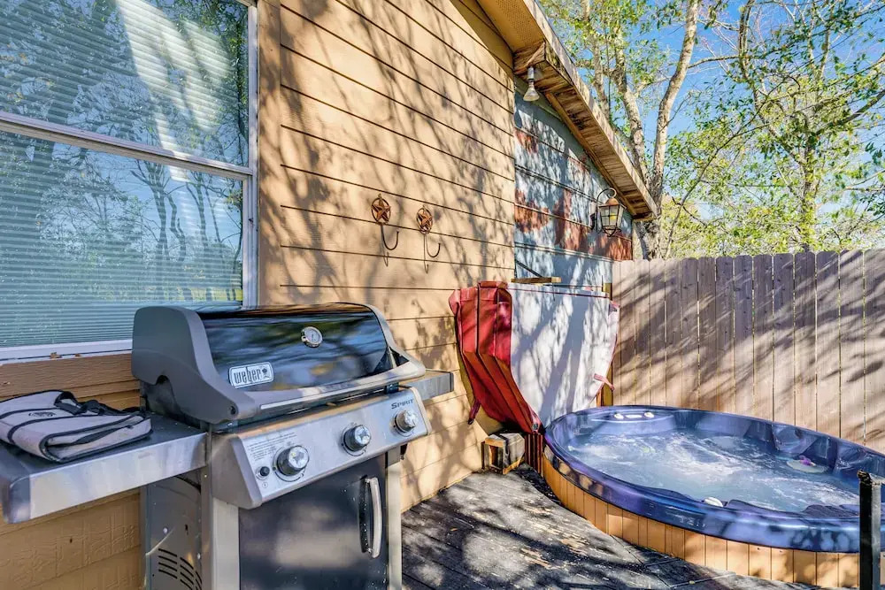 College Station Getaway w/ Hot Tub & Courtyard!