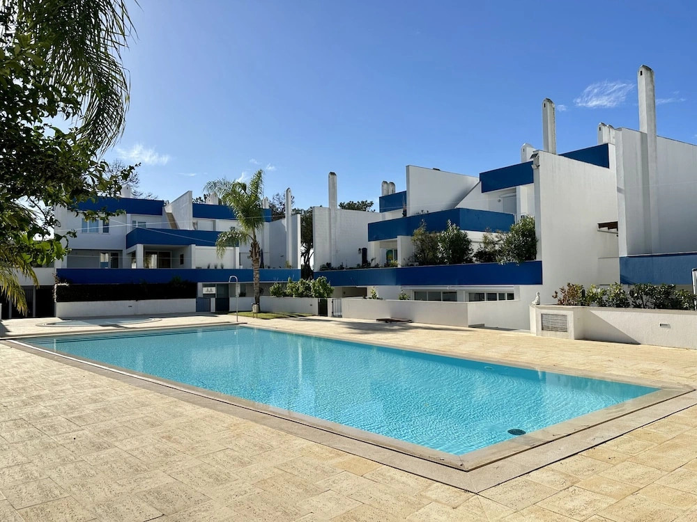 Quarteira Deluxe With Pool by Homing