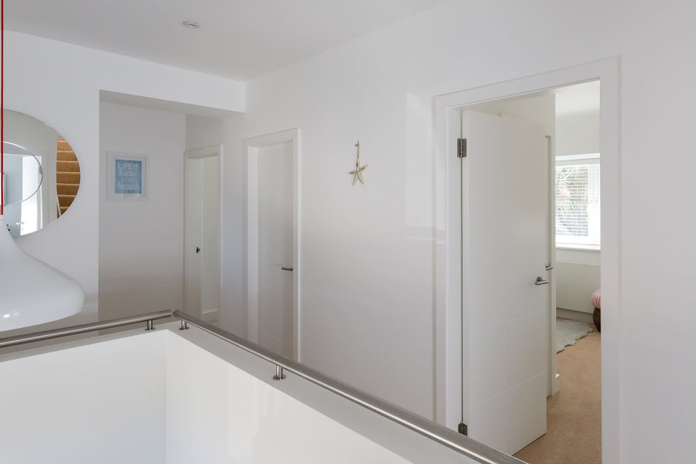 Gorgeous home for 12 - Walk to Beach - Sea View