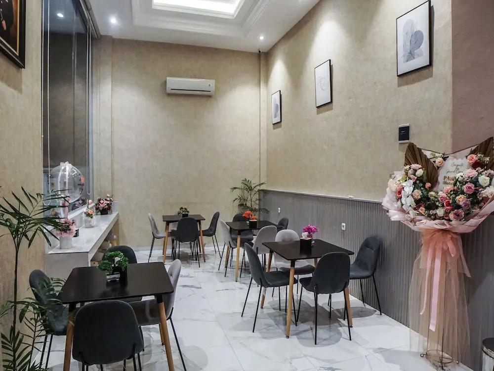 SUPER OYO Capital O 92066 Papakoel Hotel & Cafe