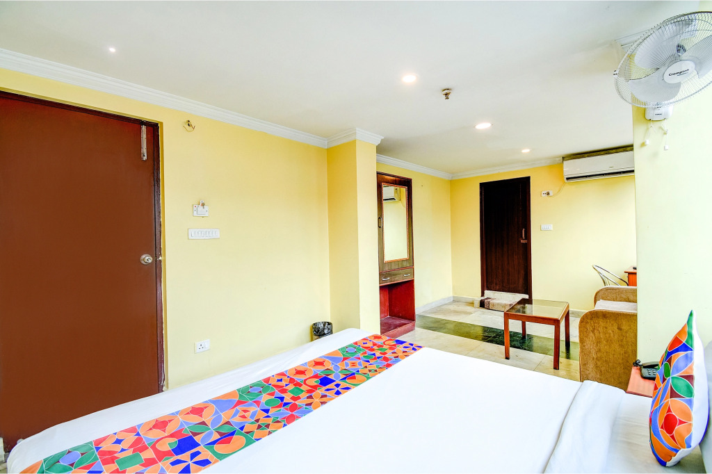 FabHotel Raj Darbar - Nr Kolkata Airport