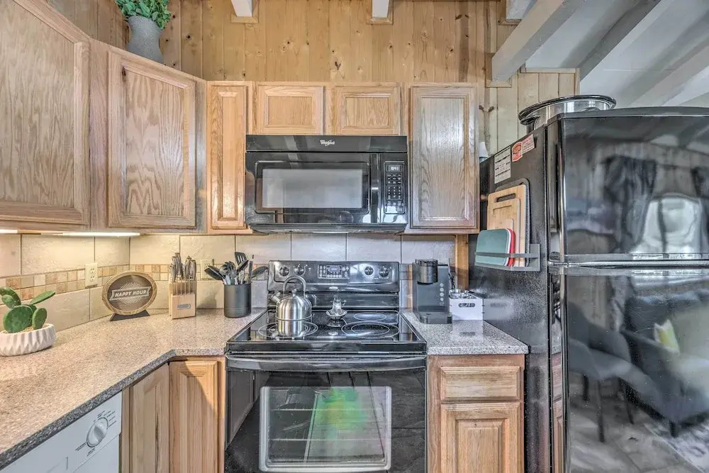 Cabin w/ Mountain Views ~ 2 Mi to Ruidoso Midtown!