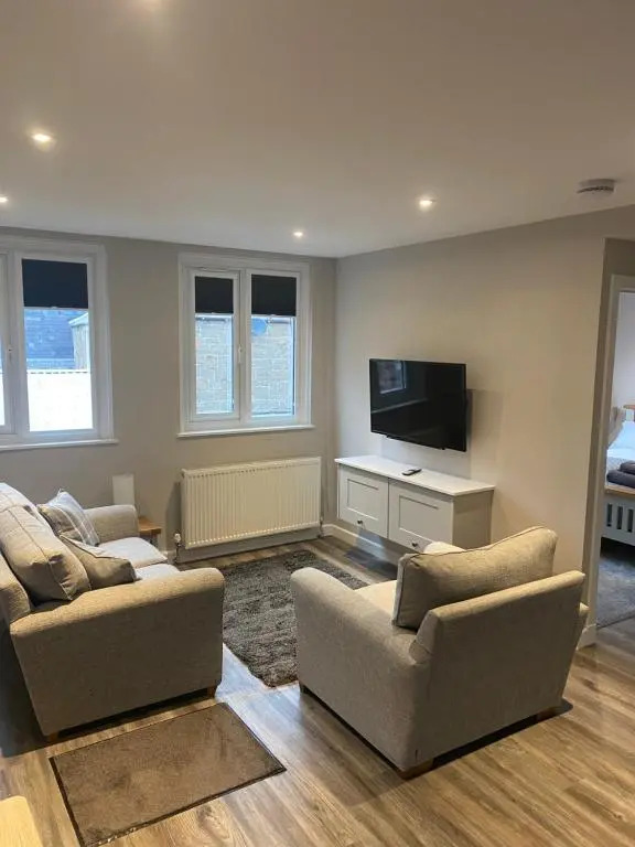 THE ESK - Modern 1 bedroom apartment in centre of Melrose.