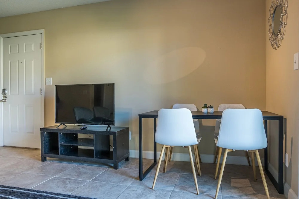 Sunny Apartments near Beach by Frontdesk