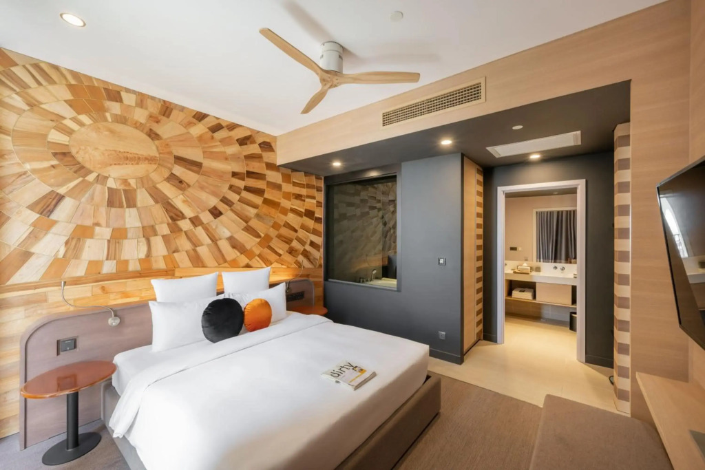 SUN & MOON, Riverside Hotel