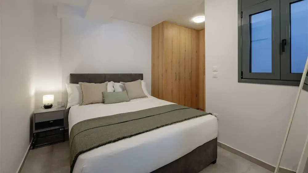 Cheli Apartments Airport by Airstay