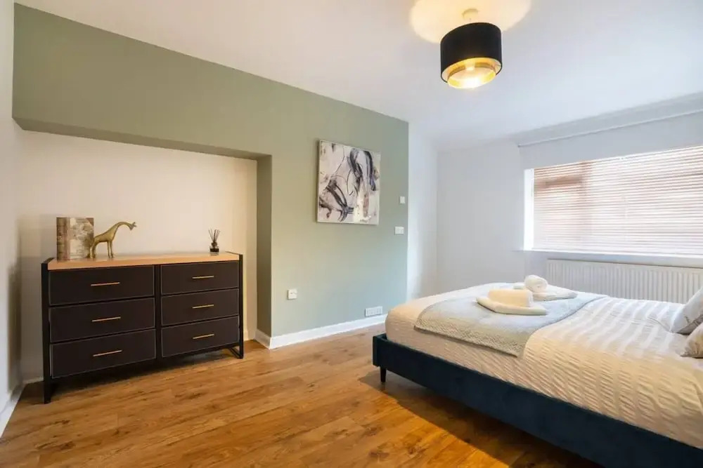 10-min to AB City Centre - Parking - Garden - Wifi