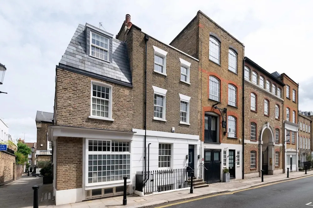 Lavish and Luxurious Chelsea Home