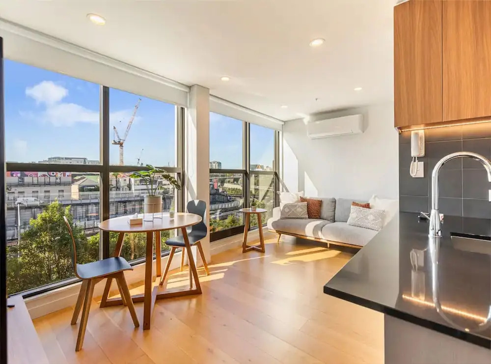 Bright And Modern Apartment On K Road!