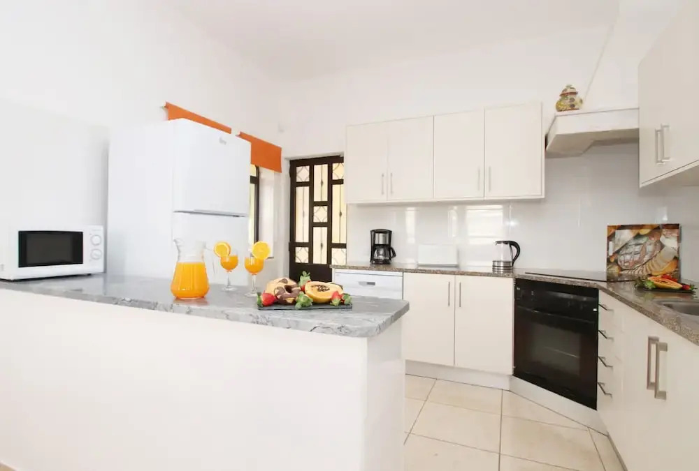 Villa Saint John - com piscina aquecível e vista mar em Albufeira