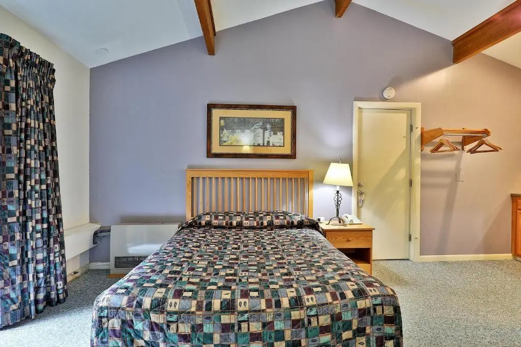 Cedarbrook Queen Studio 207