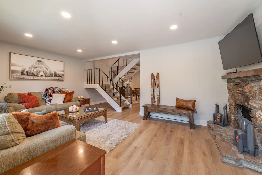 Tahoe City Condo for 8 Slopes Beach Town by Sierra Getaways