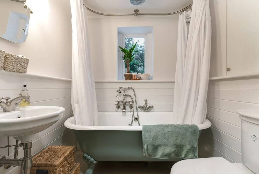 Beautiful 2 BED Garden Apartment