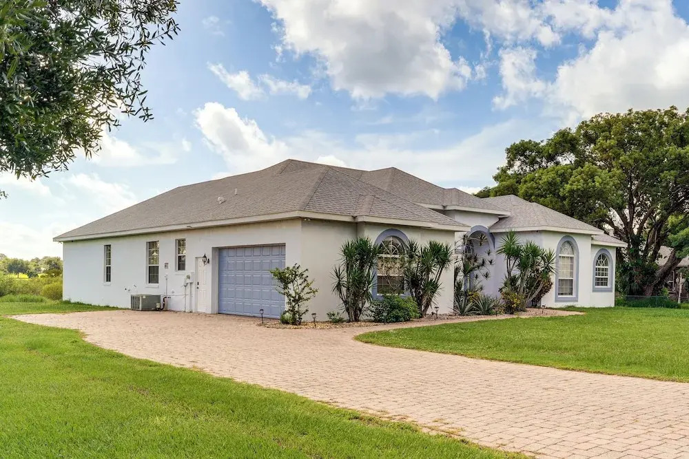 Game, Swim & Unwind: Lakeside Retreat Near Disney