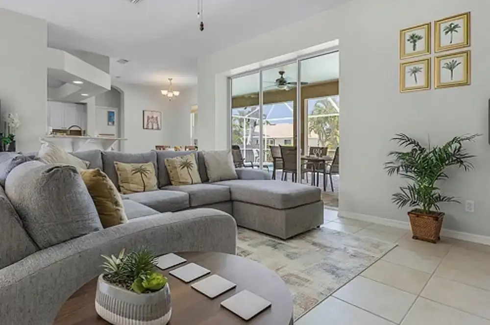 Family Friendly - Private Pool - Sleeps 10