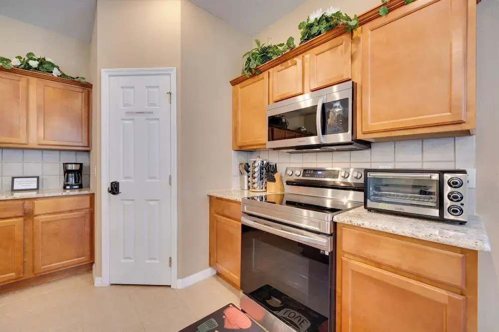 Private Pool + Game Room near Disney & Parks