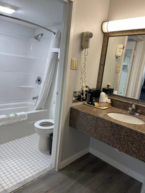Wilkes-Barre Inn & Suites