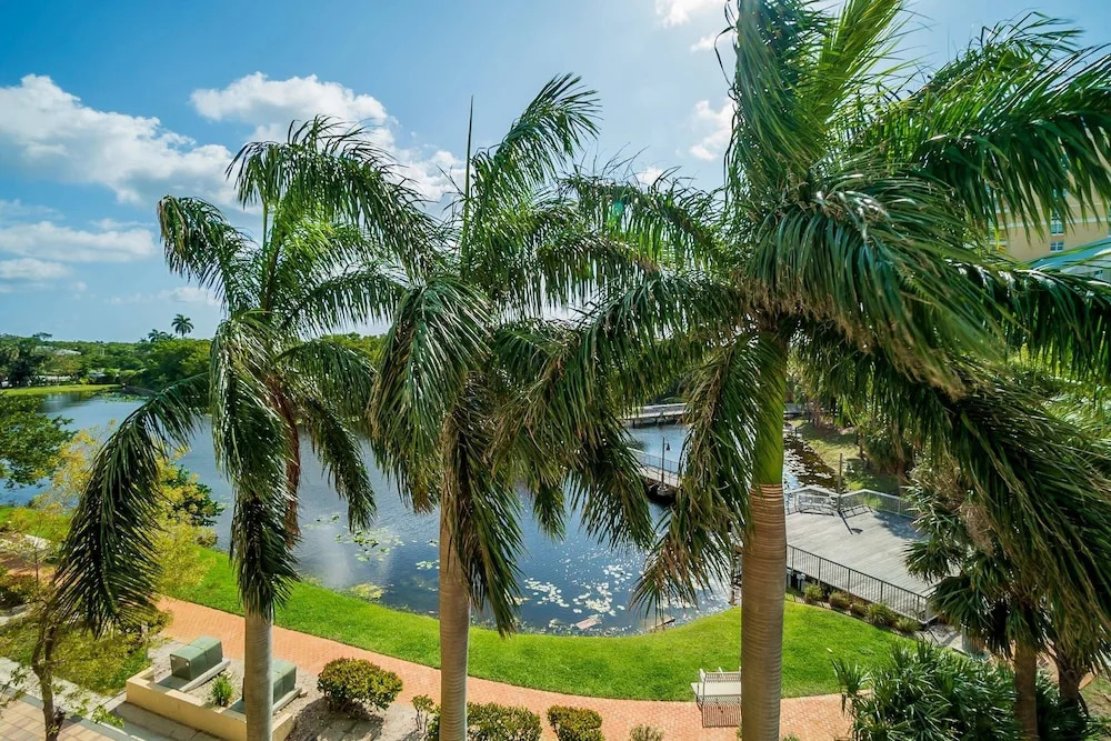 314S Nautical Beach Suite - 2 Beds, Pools, Jacuzzi, Beach, Shops Dog Friendly