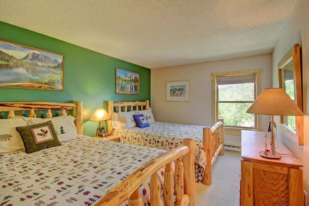 Sawmill 316 2 Br condo by RedAwning