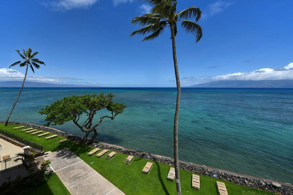 Kahana Reef 414 by RedAwning