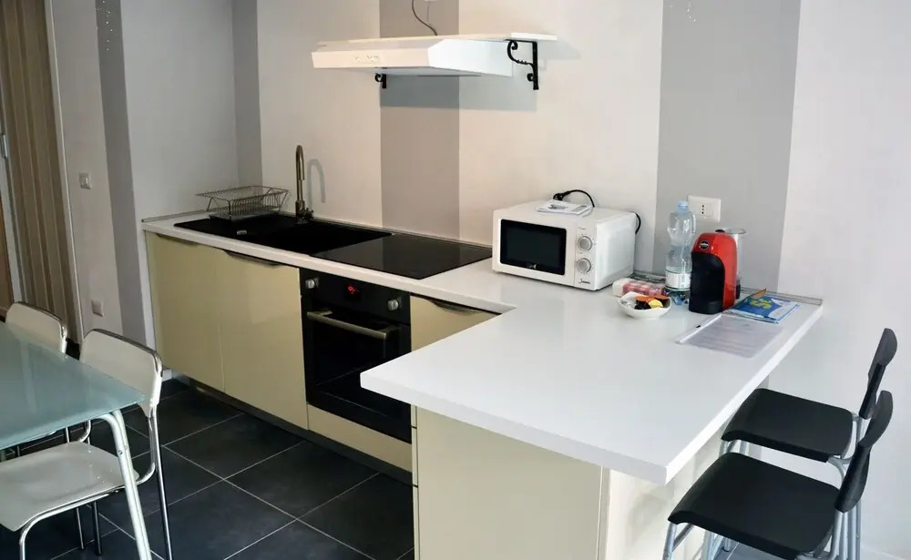 Ground Floor Near Beaches and Center Town